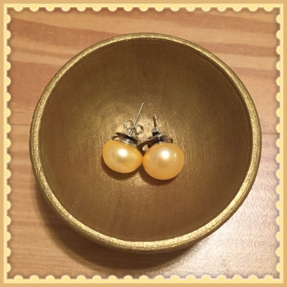 New real pearl earrings! Yellow, 12 mm.